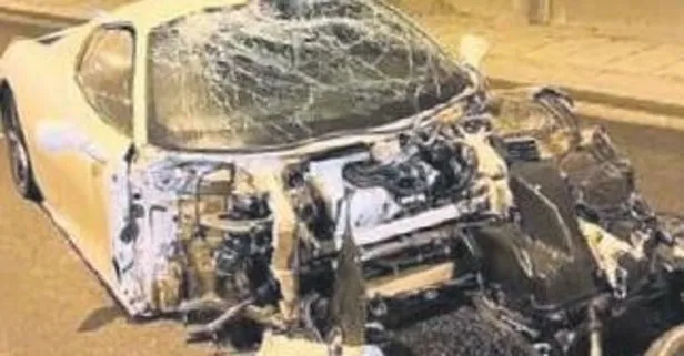 Fenomen Ünal Turan’ın 15 milyon liralık arabası aniden yoldan çıkıp duvara çarptı!
