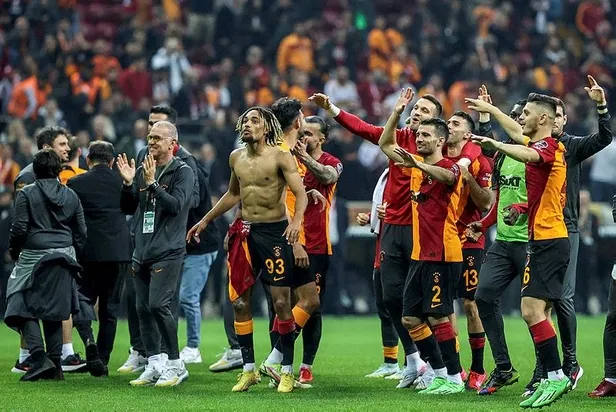 besiktasi-yikan-galatasaray-zirveye-dogru-yol-aldi-1667781508446.jpeg Beşiktaş'ı yıkan Galatasaray, gözünü zirveye dikti-4