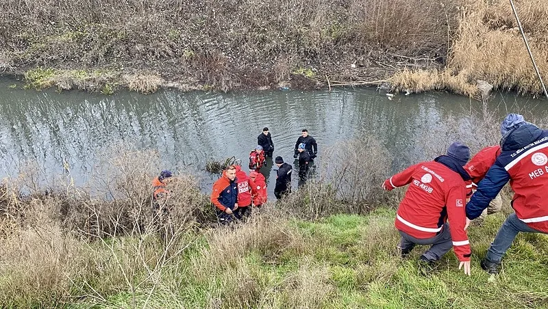 Kayıp öğretmenin cesedi dalgıç polislerce Porsuk Çayı'nda bulundu. (AA)