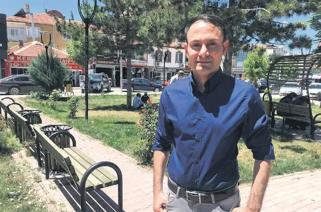 20 yıldır yaşadığı İsveç'te parti kuran Mikail Yüksel seçim çalışamlarını baba ocağı Kulu'dan yürütüyor