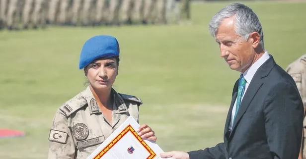 Kadın subay komando kursunu birinci tamamladı