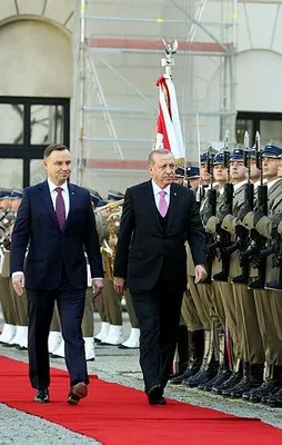 Polonya'ya giden Erdoğan'a bandodan sürpriz