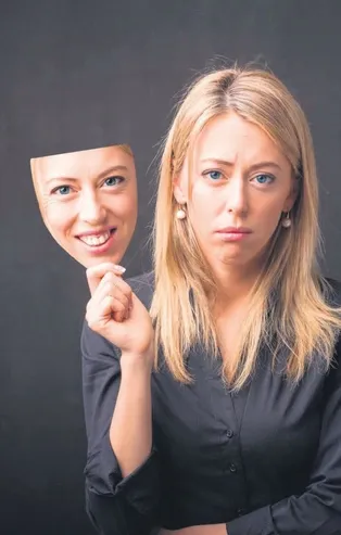 İlişki terapisti Mary G. Barret yazdı:  Gereksiz gülümseme