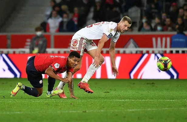 burak-yilmaz-ve-zeki-celik-ter-doktu-lille-ile-brest-yenisemedi-1635026636626.jpeg Burak Yılmaz ve Zeki Çelik ter döktü! Lille ile Brest yenişemedi-4