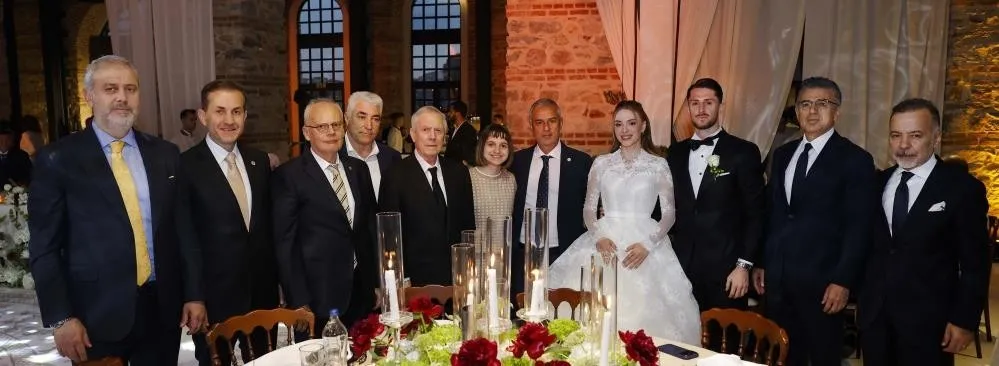ismail-yuksek-ile-esin-matras-evlendi-gelin-alma-toreninden-ilk-goruntuler-geldi-1784407207221.jpeg İsmail Yüksek ile Esen Matraş evlendi! Nikahtan ilk görüntüler geldi-5