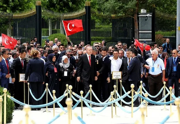 Başkan Erdoğan 15 Temmuz programı kapsamında şehitler için Kur'an-ı Kerim okudu-4