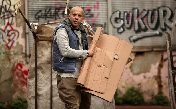 beklenen-oldu-cukurun-olay-isimleri-tufanlar-koparacak-tam-bir-daha-gelmezler-dendigi-anda-sovunu-yapti-1632466543576.jpg Beklenen oldu Çukur'un olay isimleri tufanlar koparacak! Tam bir daha gelmezler dendiği anda şovunu yaptı-2