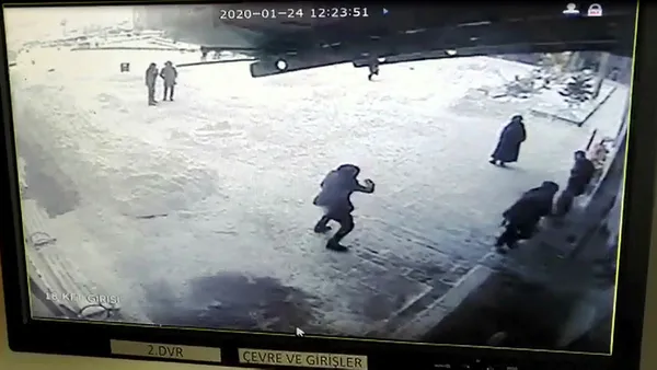1579873045007.jpg Van'da korku dolu anlar! Hastanenin çatısı çöktü-1