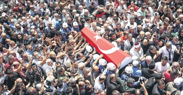 Türk sinemasının büyük efsanesi Cüneyt Arkın, gözyaşlarıyla toprağa verildi