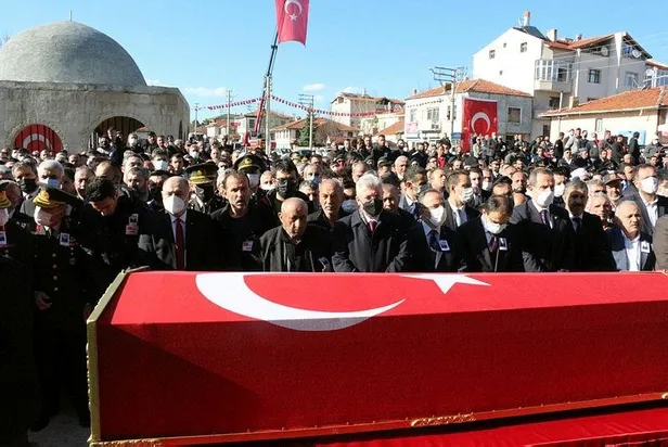 baskan-erdogandan-sehit-tegmen-kaan-kanlikuyunun-ailesine-bassagligi-mesaji-1650474690840.jpeg Başkan Erdoğan'dan şehit Teğmen Kaan Kanlıkuyu'nun ailesine başsağlığı mesajı-3