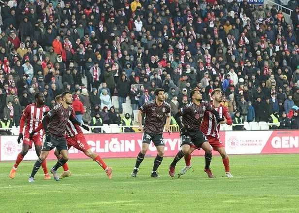 besiktas-sivas-deplasmaninda-tek-golle-boyun-egdi-1675556118144.jpeg