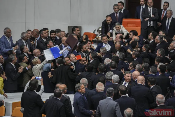 Filistin oturumuna mazeret sunan CHP lideri Özgür Özel Can Atalay için seke seke Meclis'e geldi! Bir de üstüne DEM Grubu'na gitti - 2