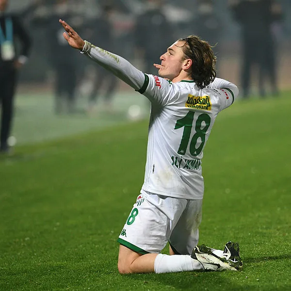 Takvim Ali Akman için 1 Şubat’ı işaret etmişti! Ali Akman'ın yeni takımı belli oldu Eintracht Frankfurt'a imzayı attı-6