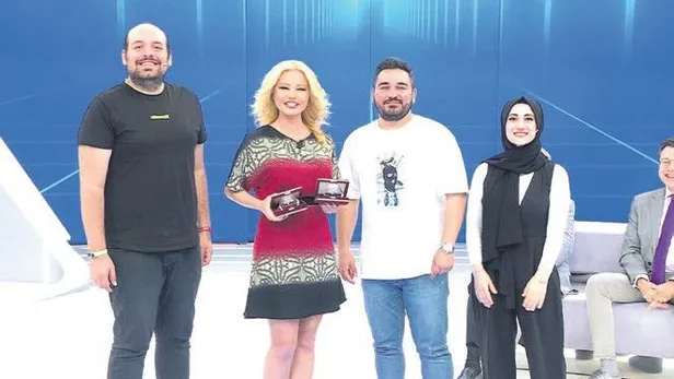 manchester-cityde-forma-giyen-turk-asilli-alman-futbolcu-ilkay-gundogan-ile-sevgilisi-sara-arfaouiden-surpriz-1652901133979.jpeg Manchester City'de forma giyen Türk asıllı Alman futbolcu İlkay Gündoğan ile sevgilisi Sara Arfaoui'den sürpriz evlilik-4