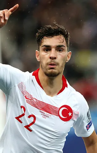 Galatasaraylı yönetici Kaan Ayhan için İtalya'da! Transfer an meselesi...