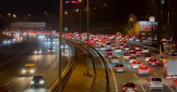 TEM’de zincirleme kaza: 2 yaralı | Fatih Sultan Mehmet Köprüsü’nde yoğunluk oluştu!