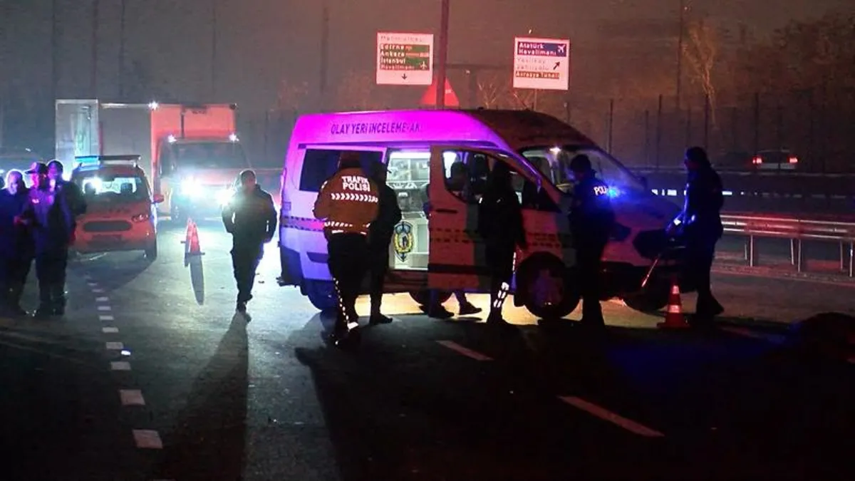 Küçükçekmece D-100'de korkunç kaza! Yan yolda otomobilin çarptığı kadın hayatını kaybetti
