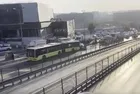 Küçükçekmece'de İETT kazası! Otomobil yolcu otobüsüne arkadan çarptı: 3 kişi hayatını kaybetti