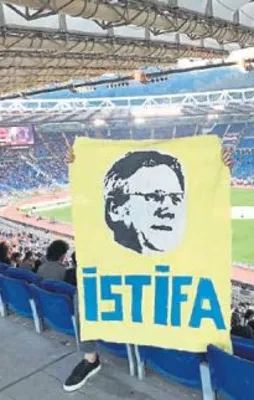 Roma-Juve maçında Yıldırım istifa pankartı