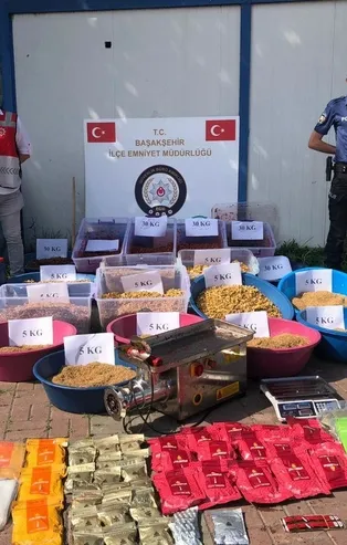 Son dakika: İstanbul Başakşehir’de yapılan operasyonda yüzlerce kilo kaçak nargile tütünü ele geçirildi! 5 şüpheli gözaltında
