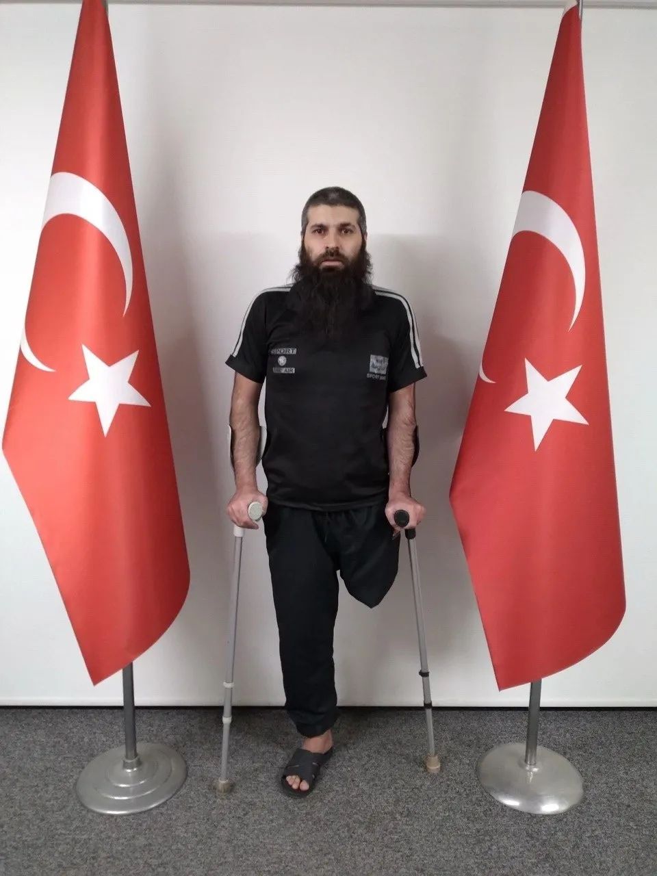 mitten-sinir-otesi-operasyon-kirmizi-bultenle-aranan-10-deasli-terorist-yakalandi-isim-isim-liste-1779520783250.jpg MİT'ten sınır ötesi operasyon: Kırmızı bültenle aranan 10 DEAŞ'lı terörist yakalandı | İsim isim liste-3