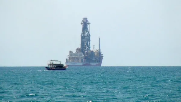 abdulhamid-han-sondaj-gemisi-yeni-seferi-icin-mersin-aciklarinda-bekliyor-1691667101635.jpeg Abdülhamid Han sondaj gemisi yeni seferi için Mersin açıklarında bekliyor-2