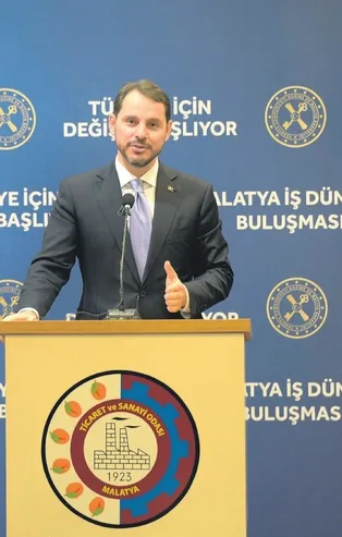 Fitch 7 yıl sonra ekonomiyi övüp dengelenmeyi itiraf etti