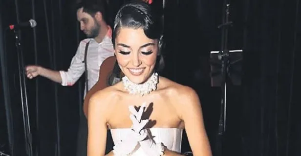 Kostüm şov! Hande Erçel, 30. yaşını verdiği kostüm partisiyle kutladı