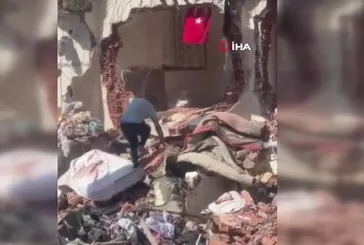 Türk bayrağını görünce yıkımı durdurdu