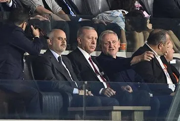 Başkan Erdoğan RAMS Başakşehir-La Fiorita maçını tribünden takip etti