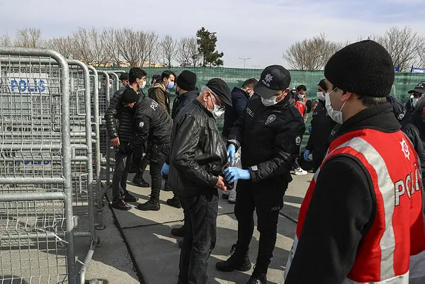 hdpnin-olayli-nevruz-etkinliginde-bolucu-teror-orgutu-pkk-lehine-sloganlar-atildi-14-gozalti-1616272333572.jpg HDP'nin olaylı Nevruz etkinliğinde bölücü terör örgütü PKK lehine sloganlar atıldı: 14 gözaltı-2