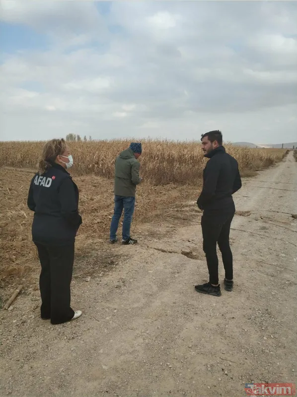 Karaman'da tarla yolunda korkutan yarıklar! - 12