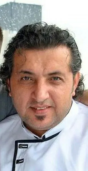 50lik-mehmet-sefin-40-bedene-dusuren-diyeti-masterchef-mehmet-yalcinkaya-zayiflik-sirrini-acikladi-kilo-vermem-1719329245608.jpeg MasterChef Mehmet Yalçınkaya zayıflık sırrını açıkladı! "Buna borçluyum..." 50'lik Mehmet Şef'in 40 bedene düşüren diyeti!-3