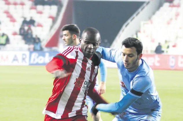 Lider Sivasspor evinde Çaykur Rizespor’a takıldı