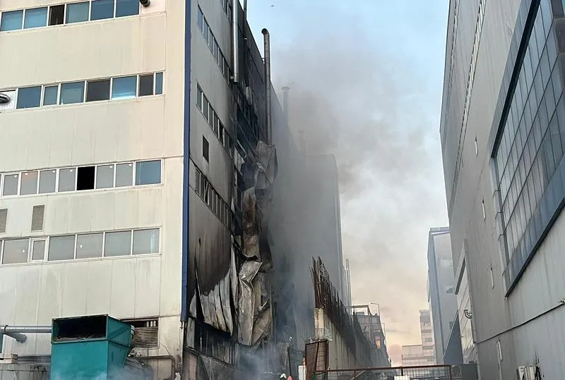 Arnavutköy’de fabrikada yangın