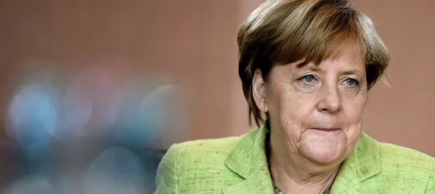 Merkel'e ikinci 'domates' şoku!