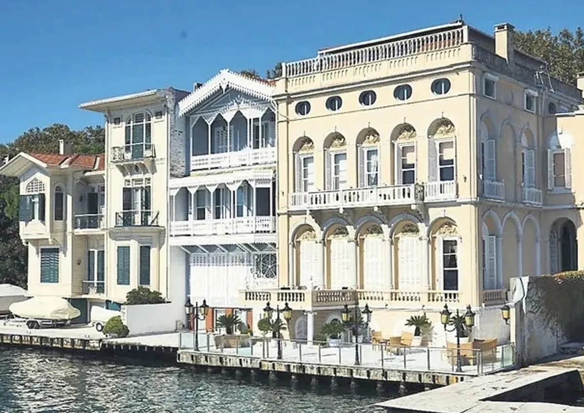 kocak-ailesinde-tereke-krizi-yalinin-kasasi-bos-cikti-1785477018860.jpg Koçak ailesinde miras savaşı büyüyor: Yalının kasası boş çıktı-4