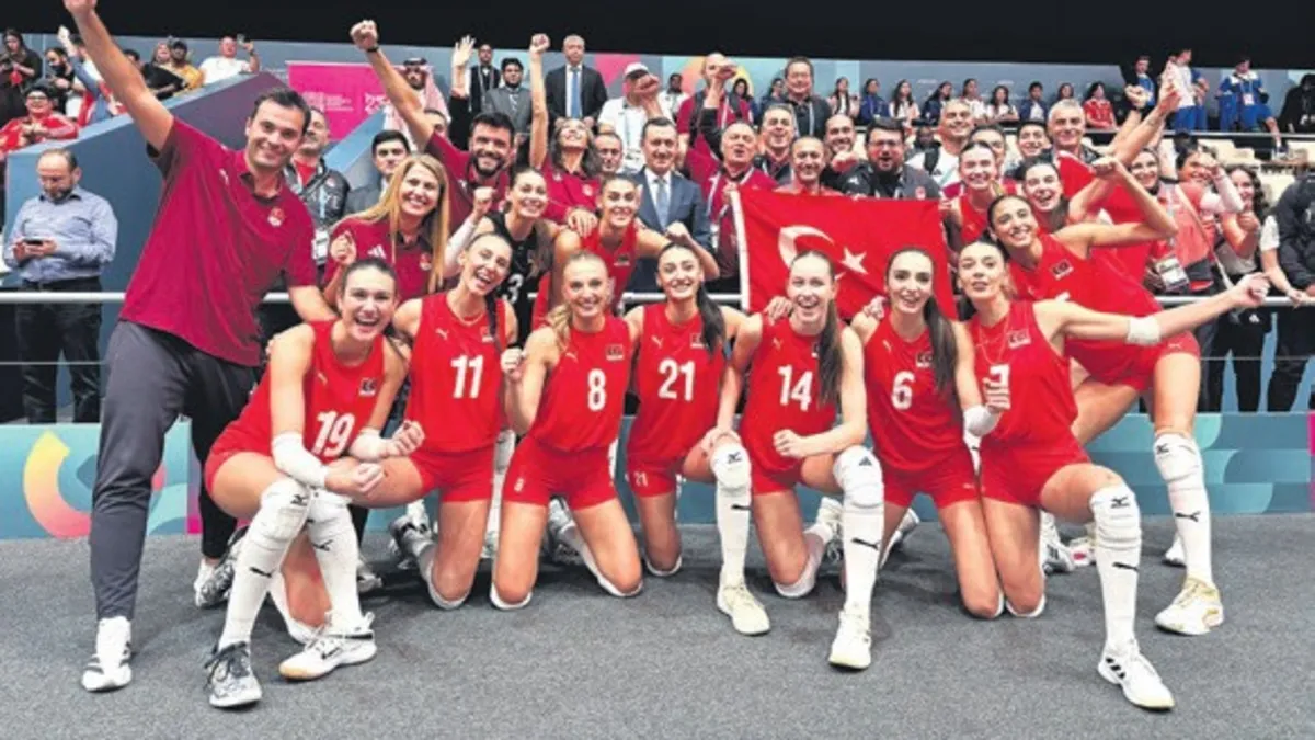 Sultanlar şov yaptı! Kadın Milli Voleybol Takımı Azerbaycan’ı 3-0 yenip altını kaptı