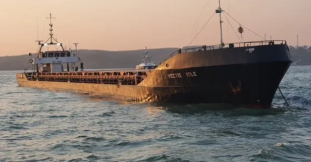 İstanbul Boğazı’nda gemi kazası! Balıkçı teknesi ile çatışan kargo gemisi kurtarıldı