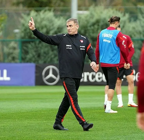 Alman teknik adam Stefan Kuntz'dan yakın markaj! Rakibe değil kendi takımına bakıyor-3