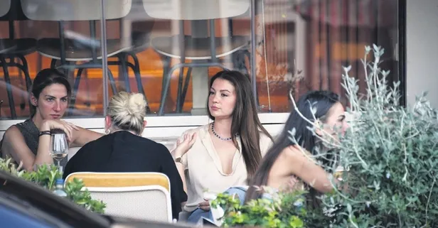 Burcu Özberk, Bebek'te magazincilere yakalandı