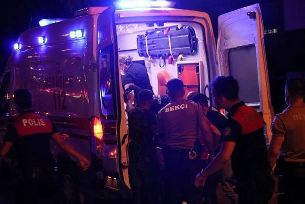 Son dakika: İzmir'de omuz atma kavgasında kan aktı! 1 ölü, 3 yaralı-4