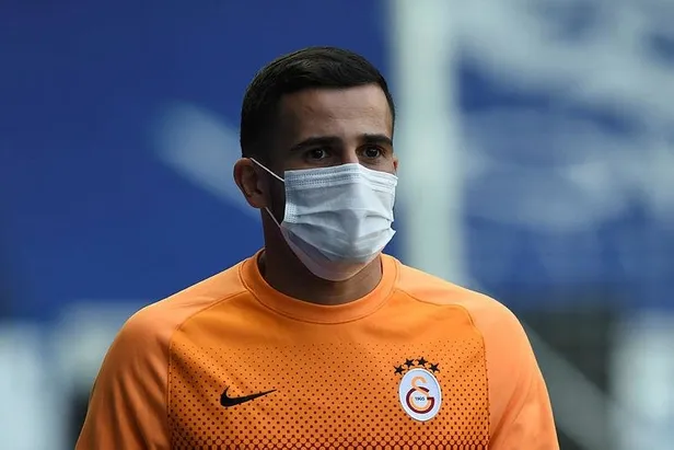 galatasaray-teknik-direktoru-fatih-terim-havai-fisek-patlamasi-sonrasi-yaralanan-omar-elabdellaouiyi-ziyaret-etti-1609523331971.jpeg Galatasaray Teknik Direktörü Fatih Terim havai fişek patlaması sonrası yaralanan Omar Elabdellaoui'yi ziyaret etti!-5