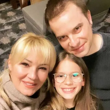 Pınar Altuğ’dan Sert Tepki: Cenazedeki Sakız Görüntüleri Ortalığı Karıştırdı