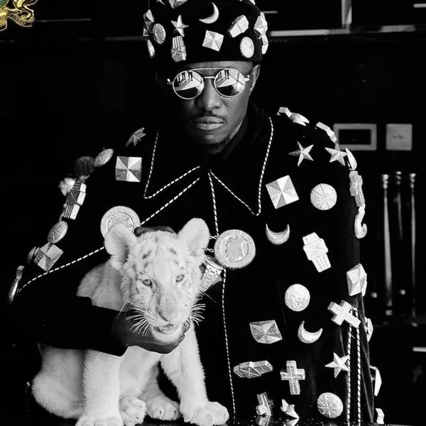 lutfu-savas-sokta-afrika-prensi-diye-agirladigi-kisi-sosyal-medya-fenomeni-cikti-1676969116269.jpg Lütfü Savaş trollendi: 'Afrika prensi' diye ağırladığı kişi gece kulübü işletmecisi ve müteahhit çıktı!-10