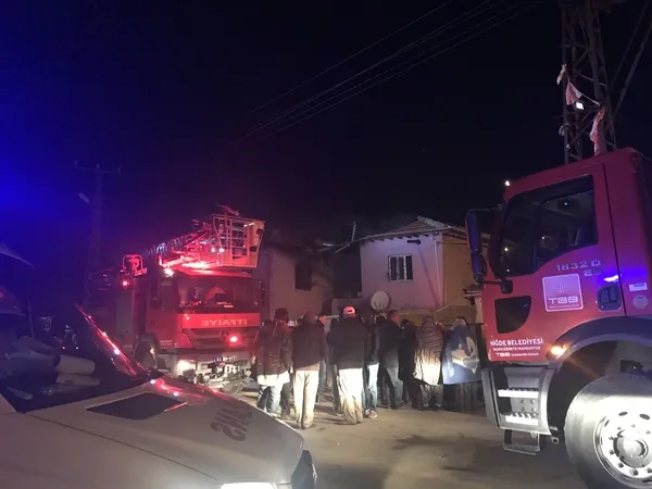 Son dakika: Niğde'nin Ulukışla ilçesinde çıkan yangında 4 kişi öldü, 3 kişi yaralandı-1