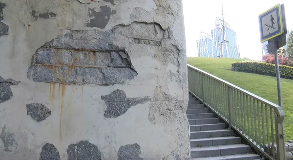 maltepede-betonunda-midye-kabuklari-ortaya-cikan-kopru-tedirgin-etti-1678265278414.jpg Maltepe'de betonunda midye kabukları ortaya çıkan köprü tedirgin etti!-6