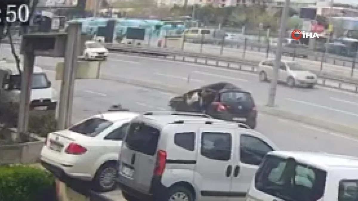 Avcılar E-5'te korkunç kaza kamerada!