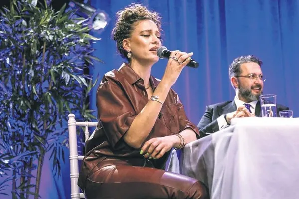 burcu-ozberkten-ilginc-itiraf-o-zaman-cok-kucuktum-1645222669094.jpeg Burcu Özberk'ten ilginç itiraf! 'O zaman çok küçüktüm'-3