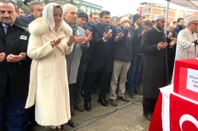 Yeniçağ gazetesinden İYİ Partili Aylin Cesur'u aklamak için cenaze namazı üzerinden yalan haber